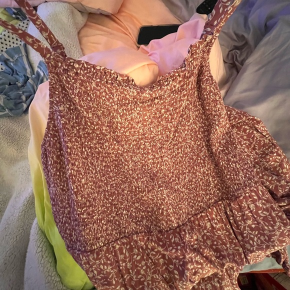 Old navy romper - Picture 2 of 4